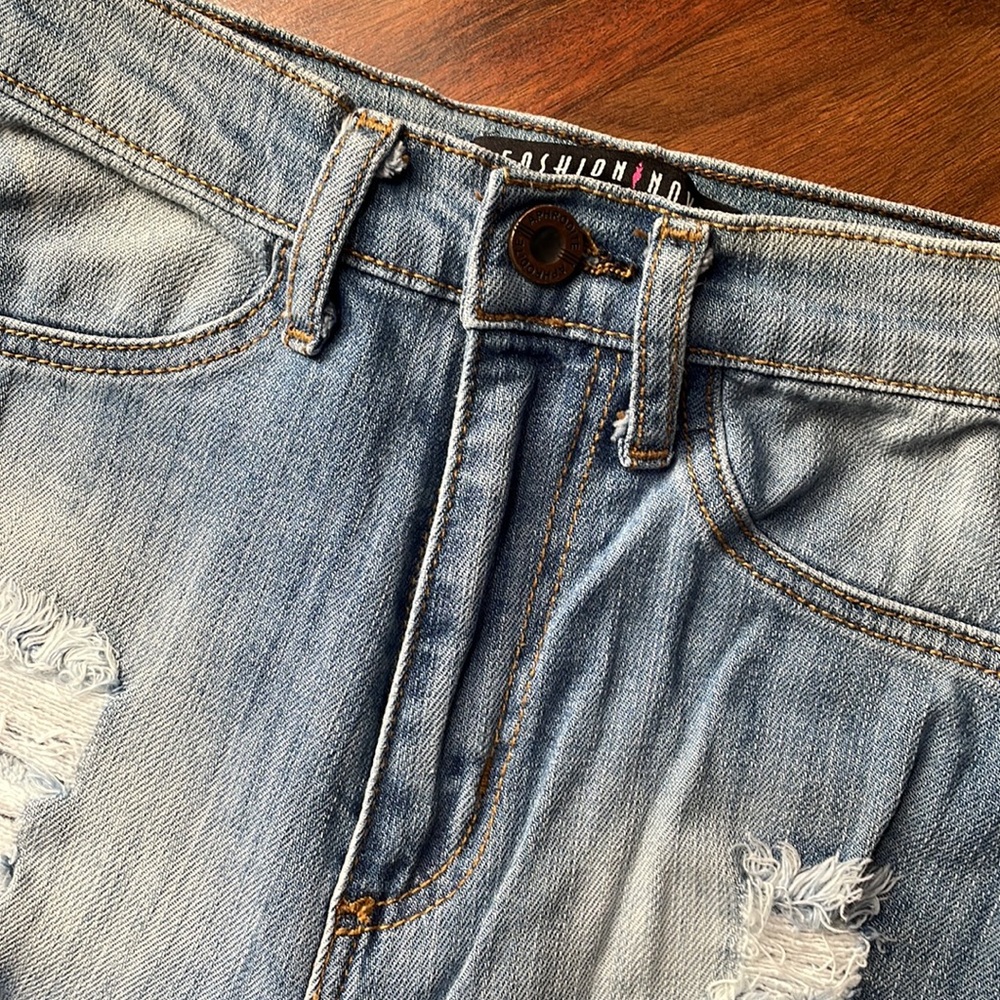 Distressed Jeans - Picture 4 of 8